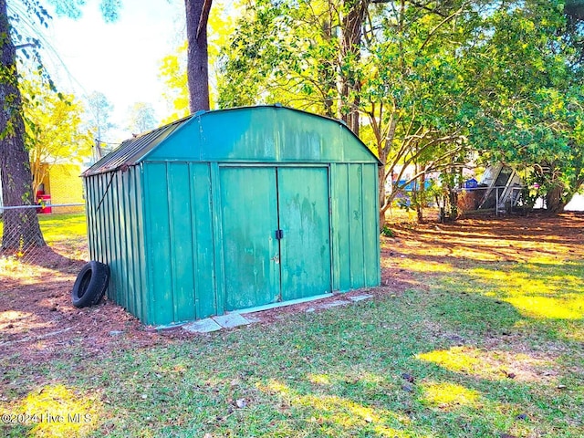 view of outbuilding