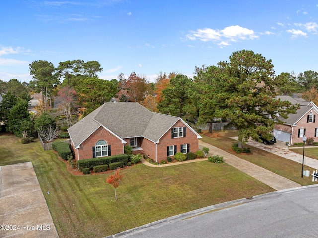 view of front of property featuring a front yard