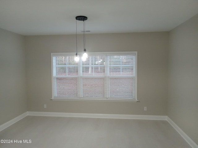 empty room with visible vents and baseboards