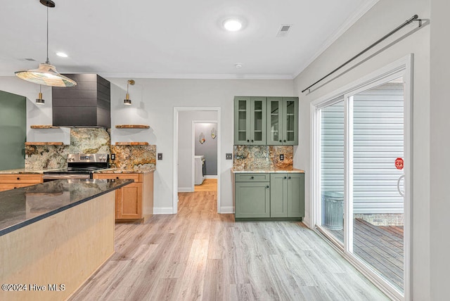 kitchen with hanging light fixtures, stainless steel electric stove, a healthy amount of sunlight, and green cabinetry