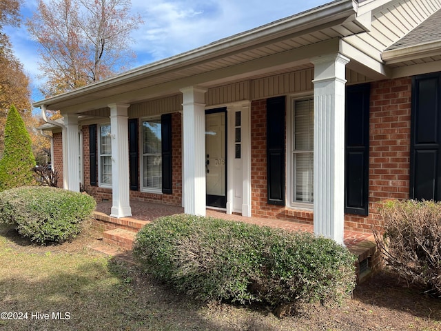 doorway to property with covered porch