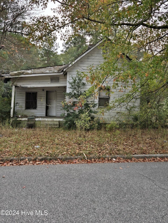 421 Mckay St, Laurinburg, NC 28352 - obstructed view of property featuring a porch