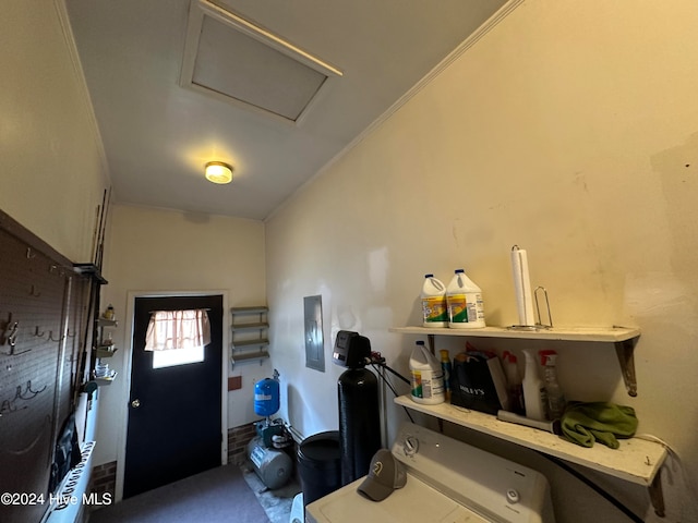 entryway with crown molding and washer / clothes dryer