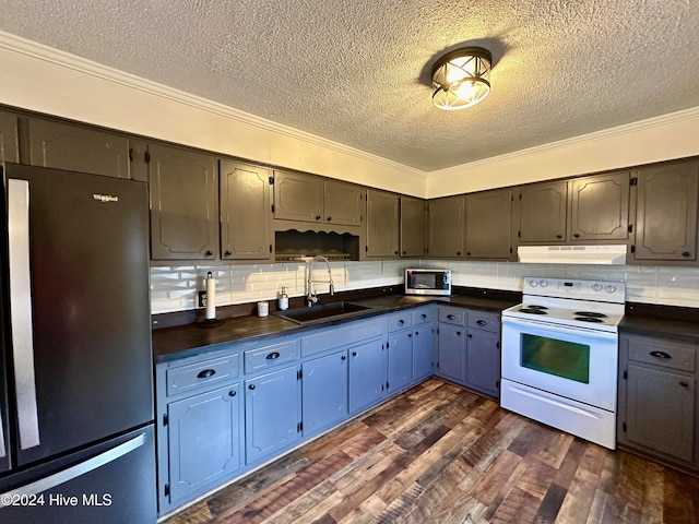 kitchen with sink, crown molding, a textured ceiling, dark hardwood / wood-style flooring, and stainless steel appliances