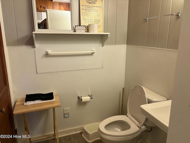 bathroom featuring toilet and sink