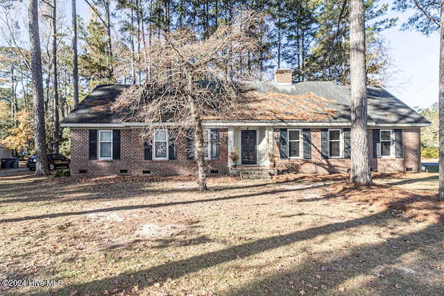 view of front of property featuring a front yard