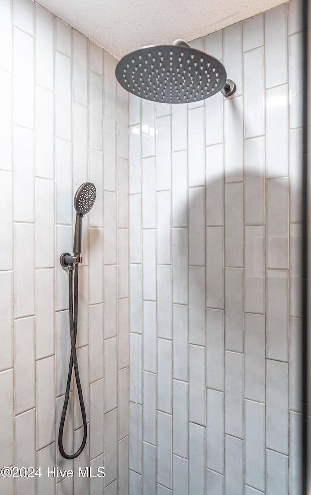 room details with a tile shower and a textured ceiling