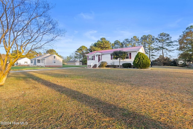 ranch-style house featuring a front lawn