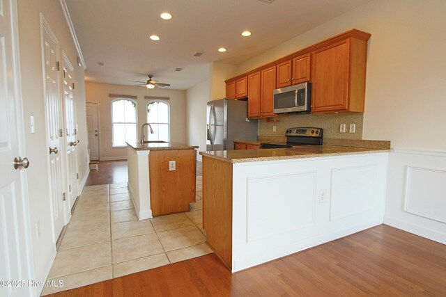 unfurnished dining area with a chandelier, light hardwood / wood-style flooring, and crown molding