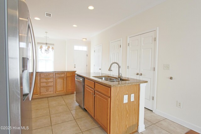 kitchen with ceiling fan, sink, an island with sink, light tile patterned flooring, and appliances with stainless steel finishes