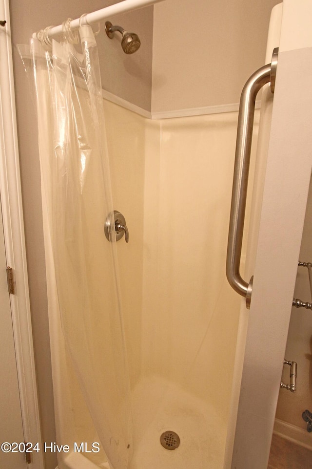 bathroom featuring curtained shower