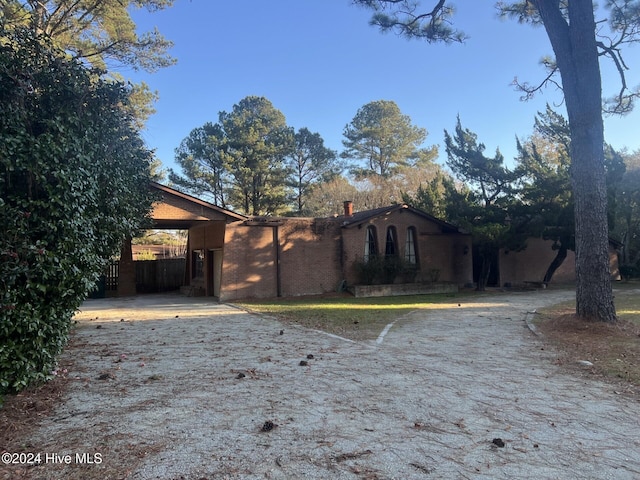 view of front facade featuring a carport