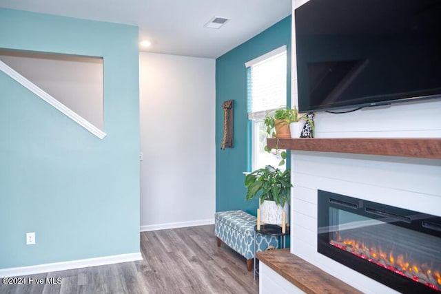 living area with hardwood / wood-style flooring