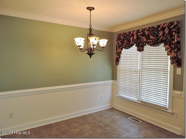 unfurnished room featuring a notable chandelier and ornamental molding