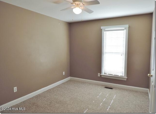 spare room with carpet and ceiling fan