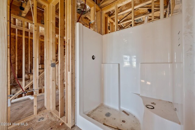 bathroom featuring a shower