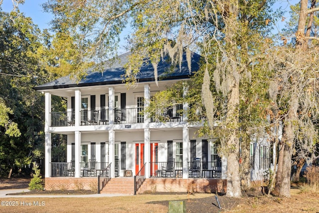 view of front facade featuring covered porch and a balcony