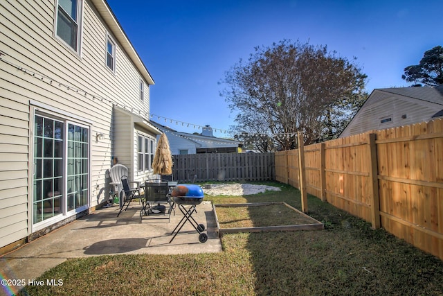 view of yard with a patio area