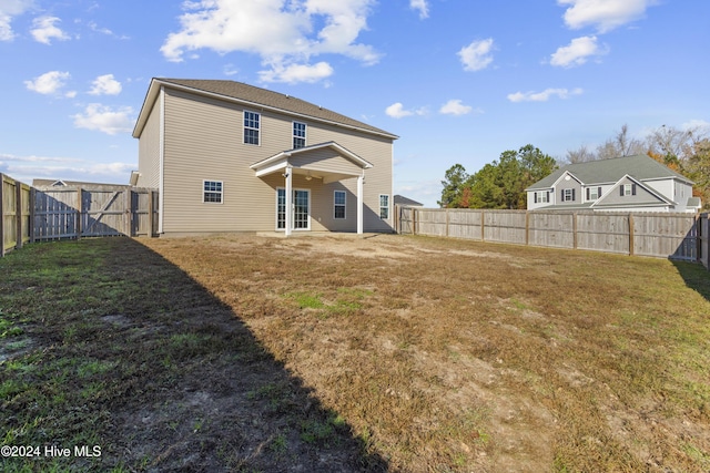 back of house featuring a yard