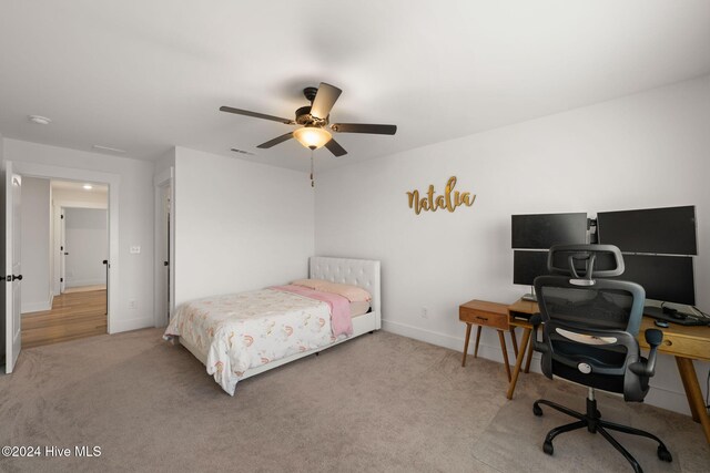 bedroom with ceiling fan and carpet flooring