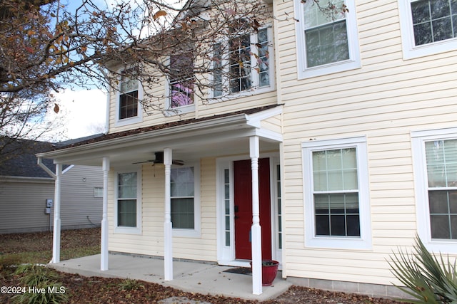 doorway to property featuring ceiling fan