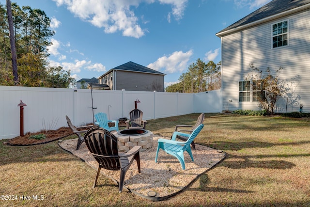 view of yard featuring an outdoor fire pit