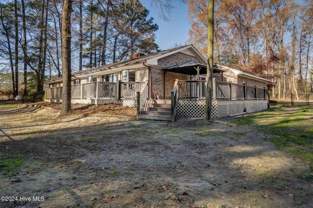 view of front facade featuring a wooden deck