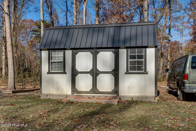 view of outbuilding with a yard