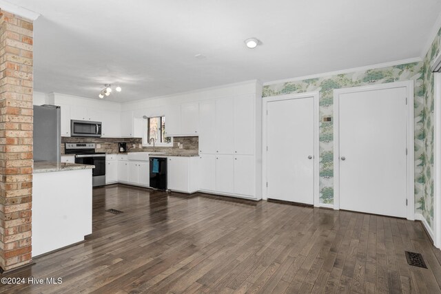 kitchen featuring sink, stainless steel appliances, dark hardwood / wood-style flooring, white cabinets, and ornamental molding