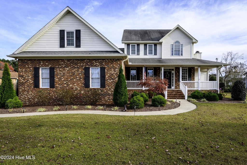 view of front of property featuring a porch and a front lawn