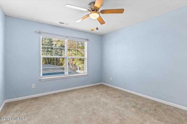 carpeted empty room featuring ceiling fan