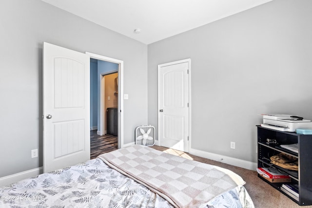 bedroom featuring carpet floors