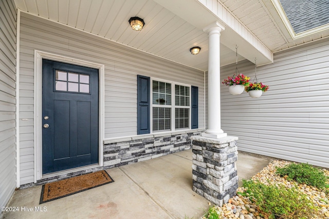 property entrance with covered porch