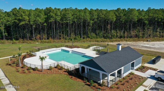 view of pool featuring a lawn