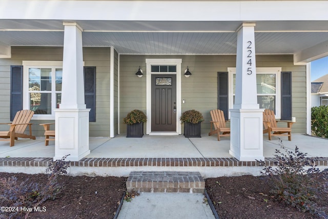 entrance to property featuring covered porch