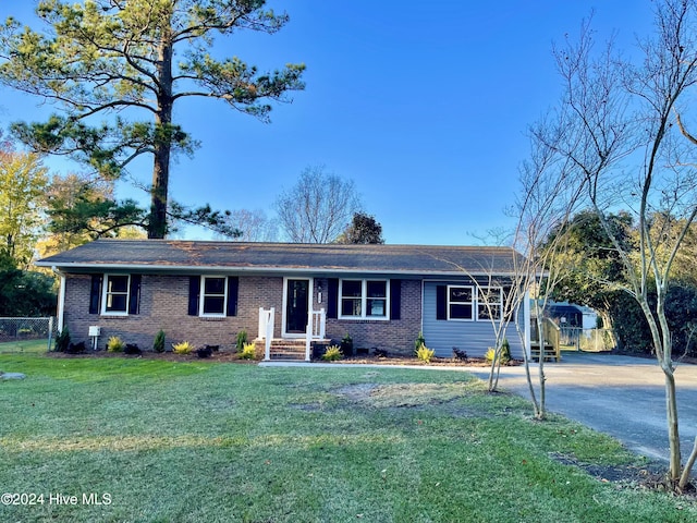 ranch-style home with a front lawn