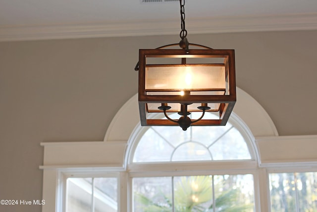 room details with a chandelier and ornamental molding