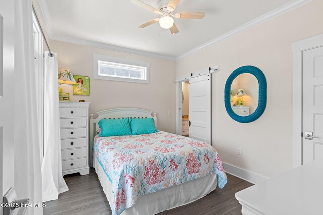 bedroom featuring a barn door, a ceiling fan, baseboards, ornamental molding, and wood finished floors