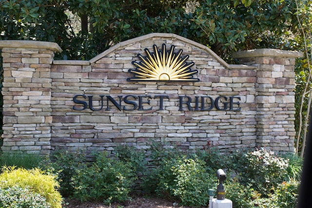 view of community / neighborhood sign