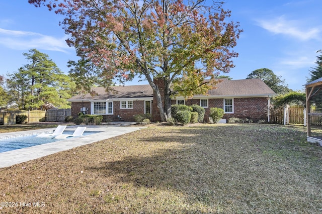 view of front facade with a front yard