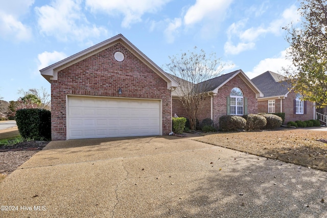 view of front facade featuring a garage