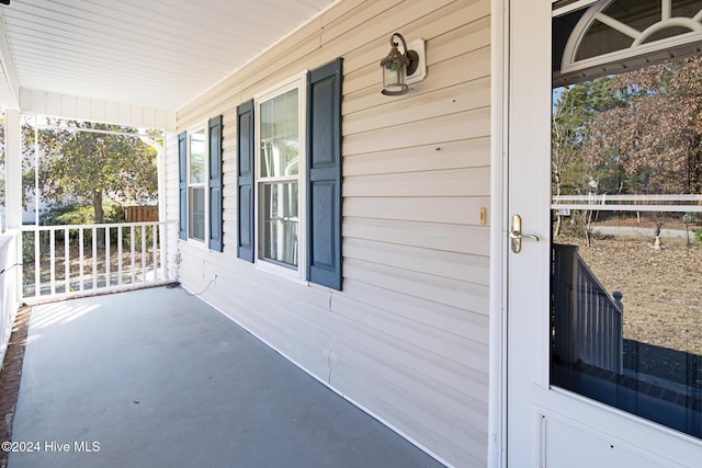 view of patio / terrace with covered porch