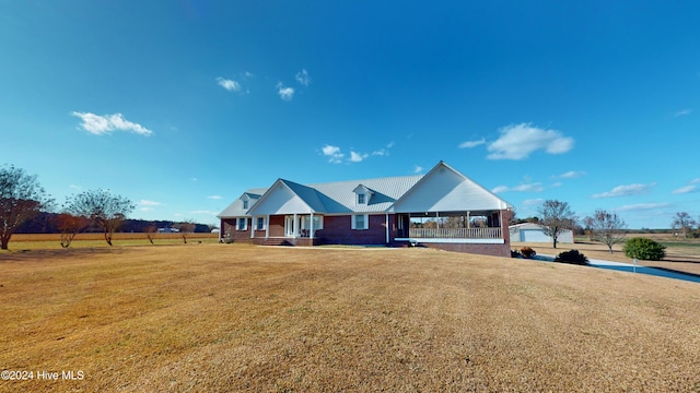 view of front facade featuring a front yard and a rural view