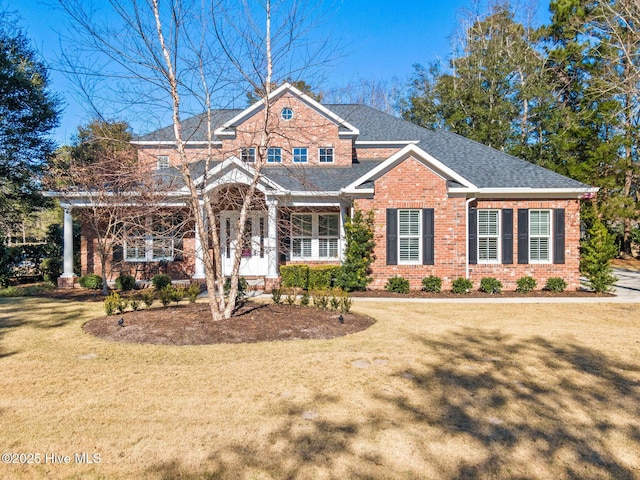 view of front of property featuring a front yard