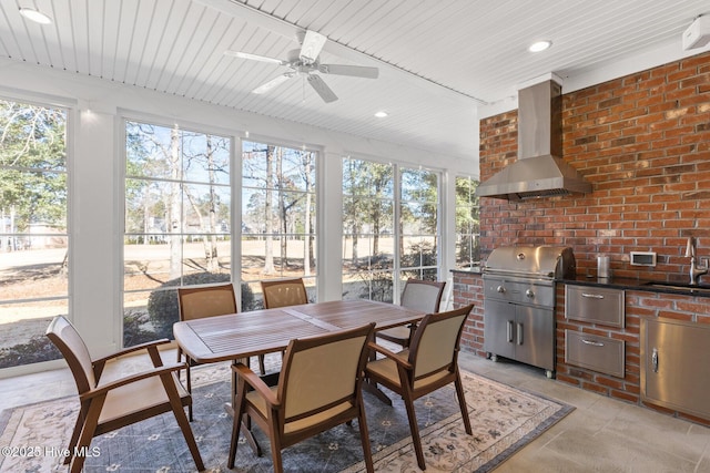 sunroom / solarium with ceiling fan and sink