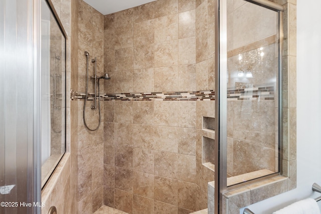 bathroom featuring a tile shower