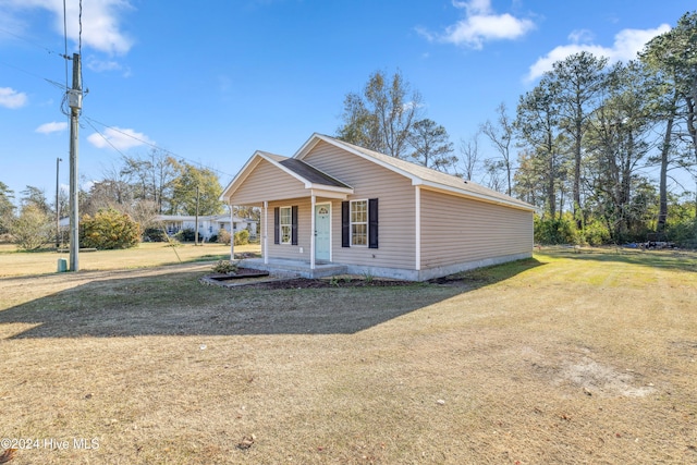 view of front of home with a front yard