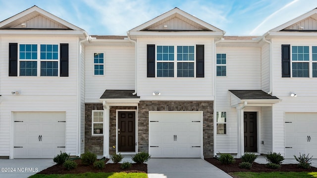 townhome / multi-family property featuring a garage