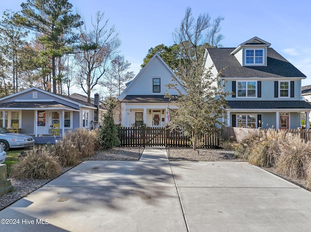 view of front of property featuring a porch