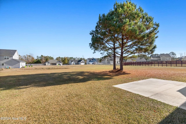 view of yard featuring a patio